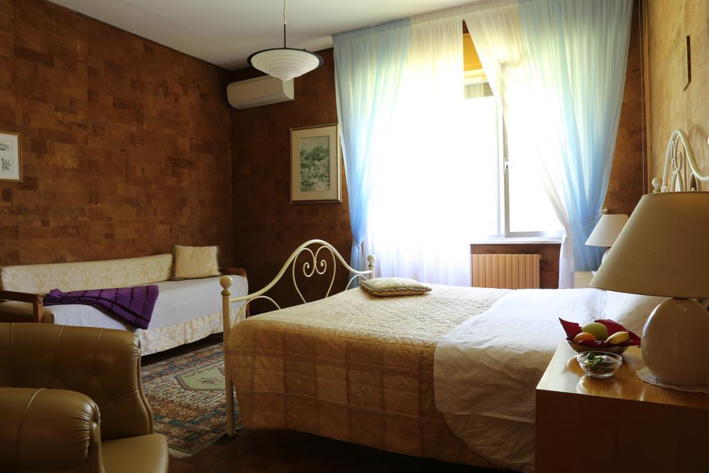 Al Villino Del Sole Bed and Breakfast Fano Exteriör bild